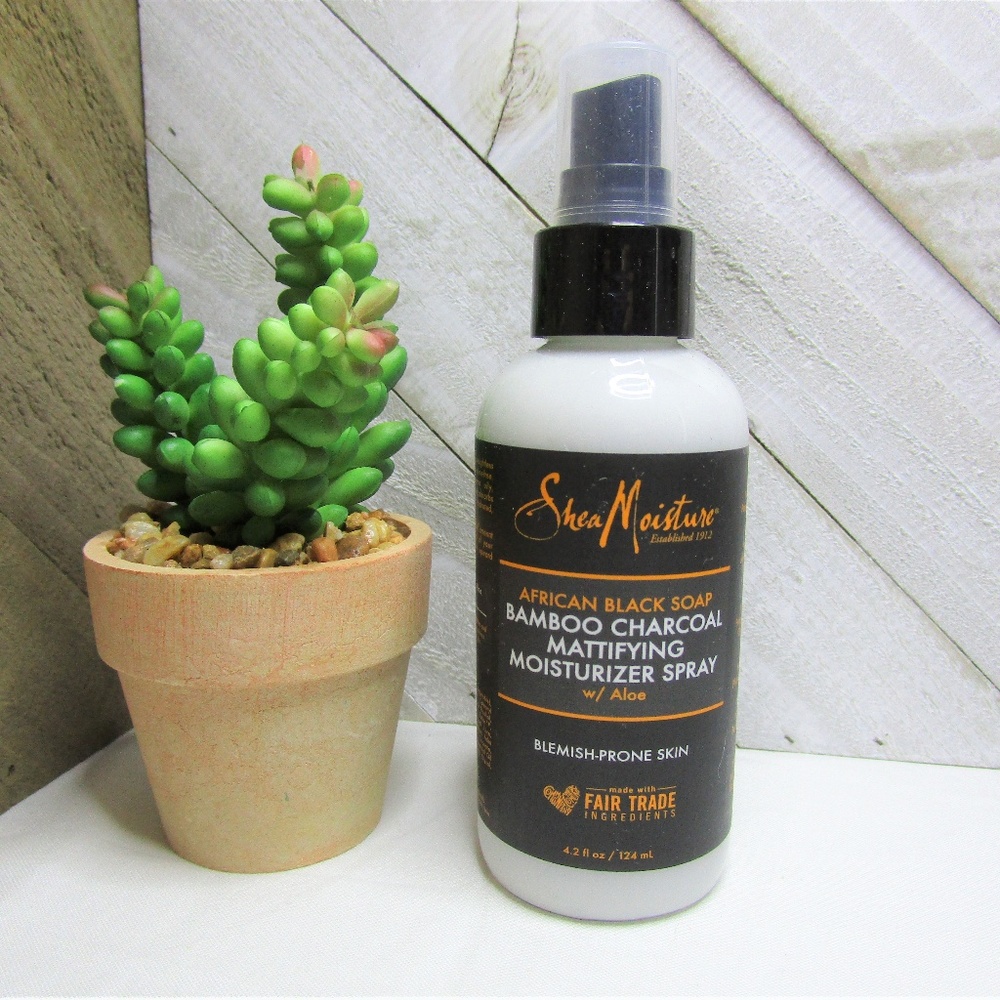 Bamboo Charcoal Mattifying Mositurizer Spray